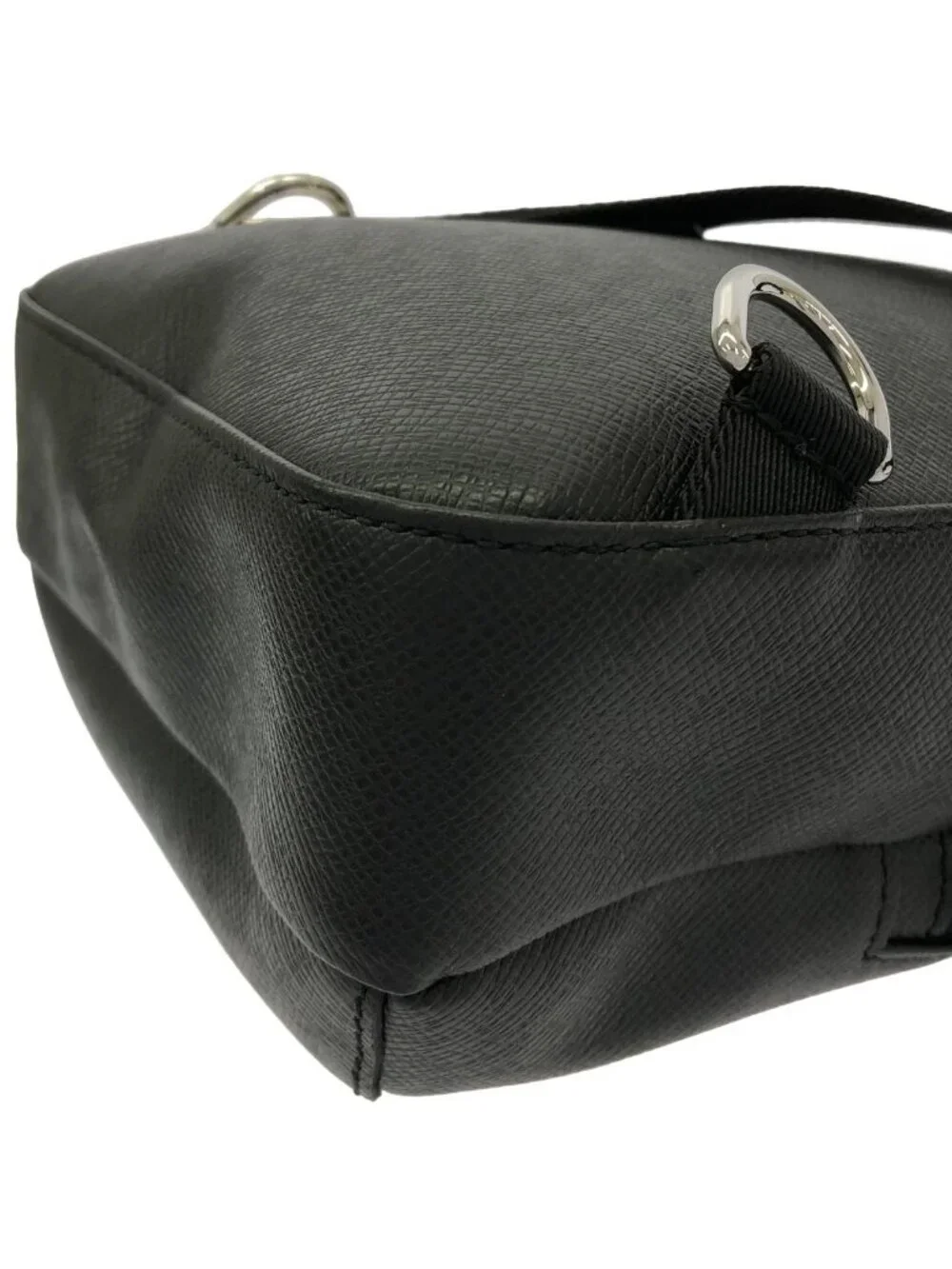 Louis Vuitton Taiga Avenue Sling Bag